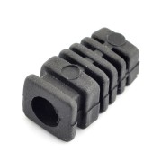 Eine Zugentlastung für ein schwarzes 7mm Kabel