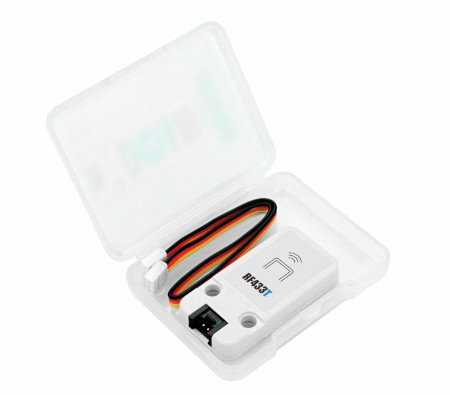 Das Kit enthält auch ein spezielles Verbindungskabel.