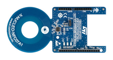 Das Modul hat eine integrierte Antenne auf der Platine
